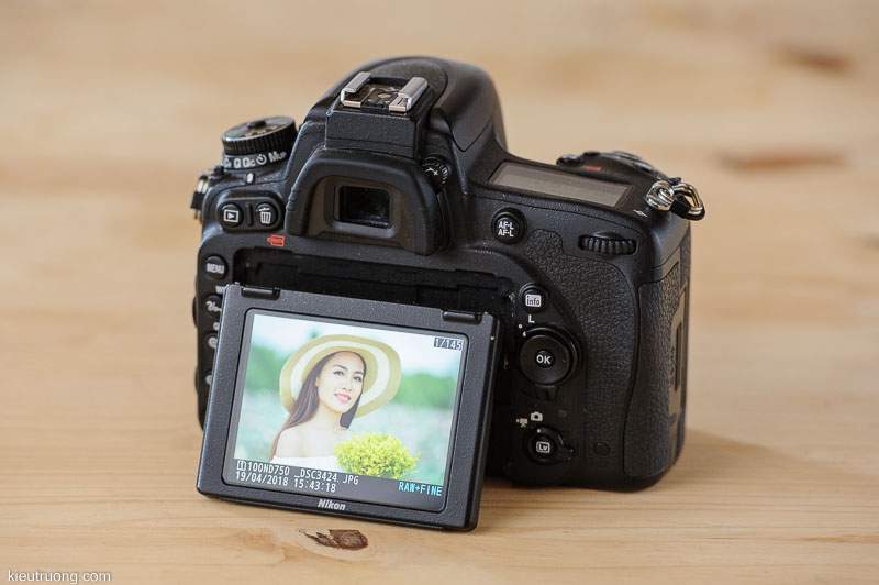 Đánh giá màn hình máy ảnh Nikon D750