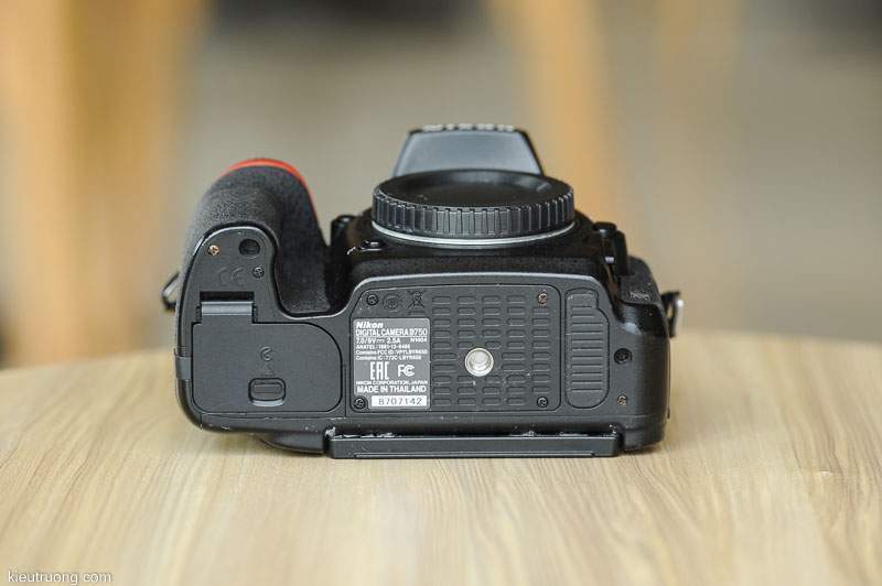 Số seri máy ảnh Nikon D750