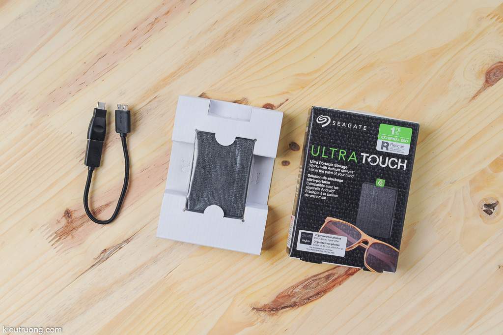 Unbox o cung Seagate Ultra Touch 1TB