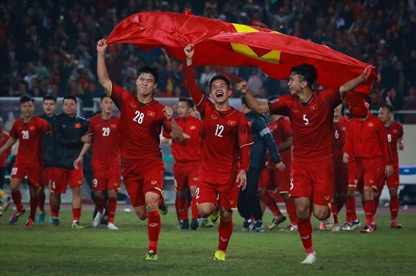 Khoảnh khắc dàn cầu thủ bóng đá Việt Nam mừng chiến thắng