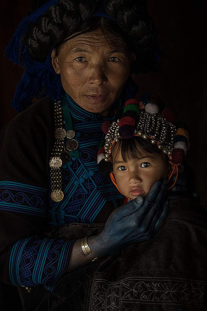 Hình ảnh được chụp ở Y tý tỉnh Lào cai, Hai mẹ con người Hà Nhì